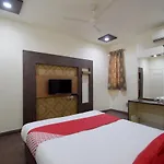 Oyo Flagship 24936 Hotel C-9