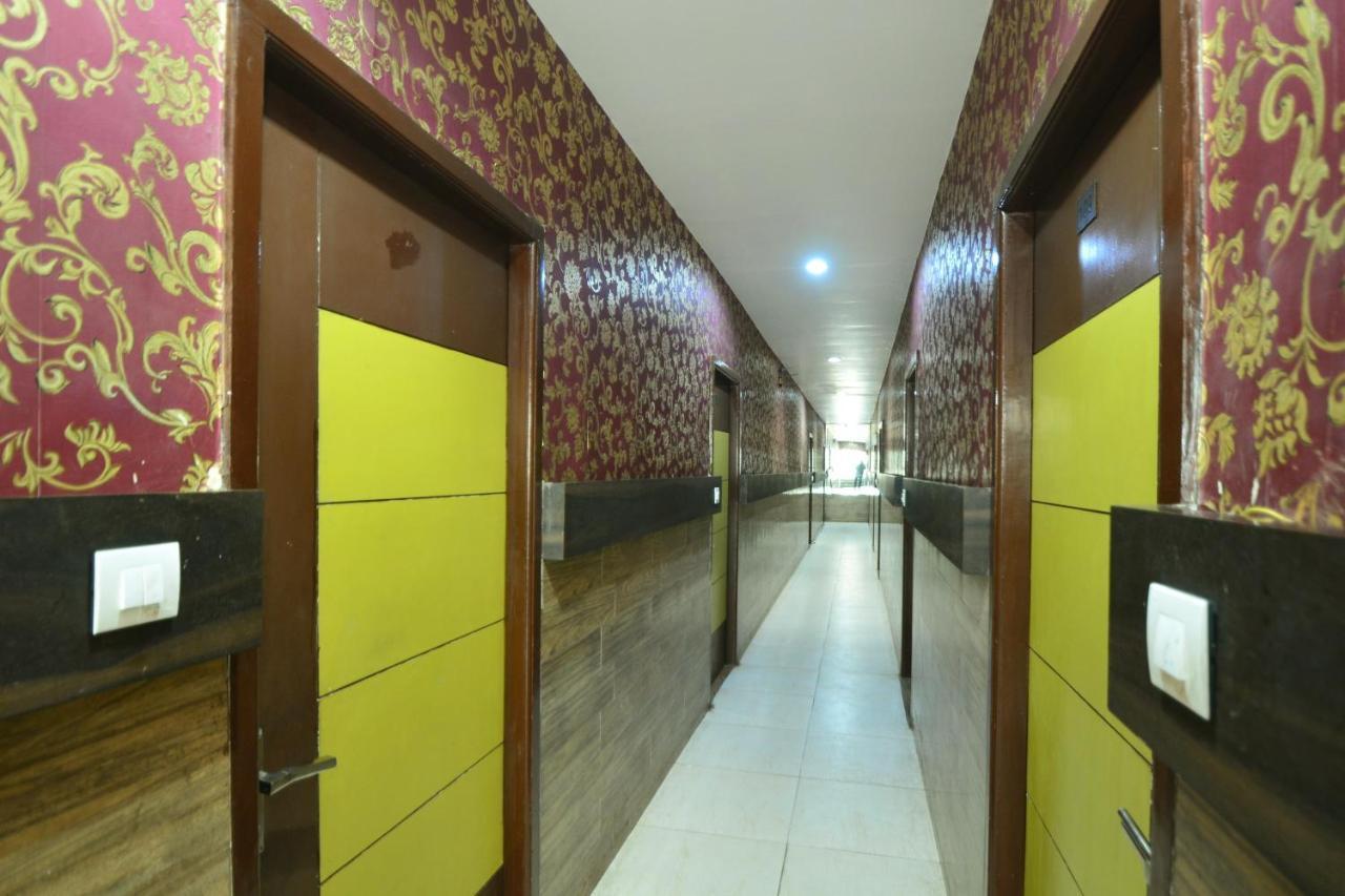Oyo Flagship 24936 C-9 Hotel