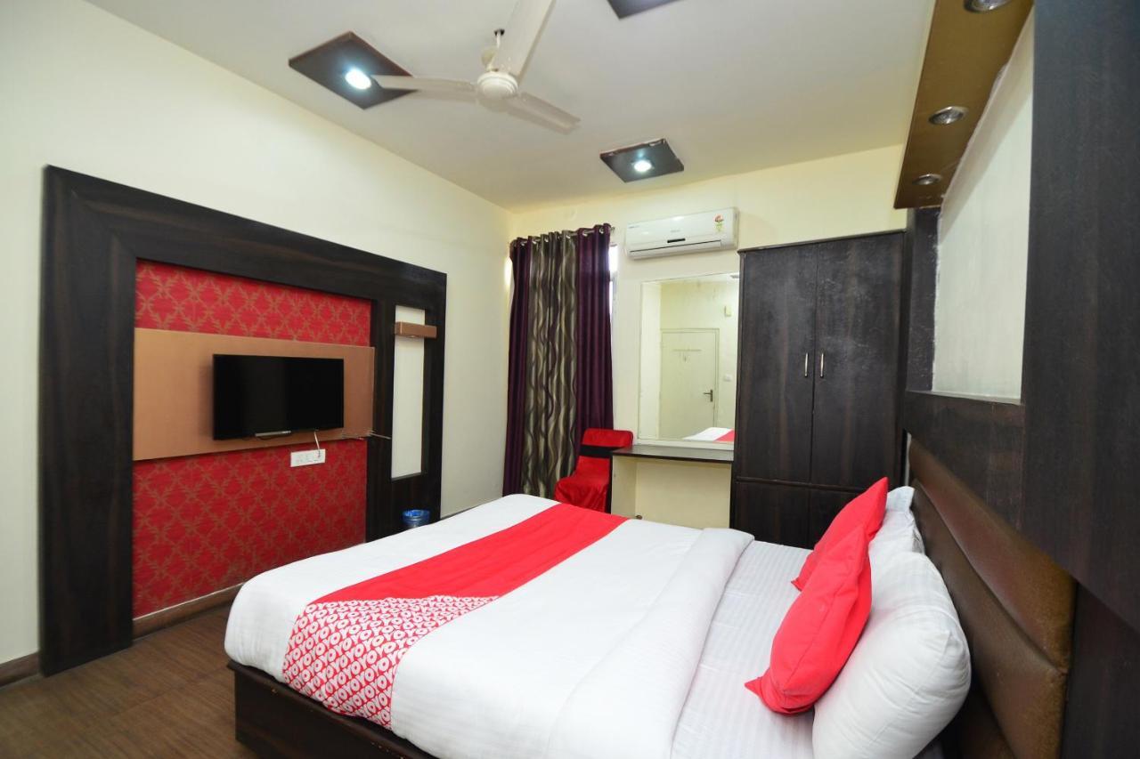 Hotel Oyo Flagship 24936 C-9 3*